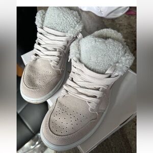 Wmns Nike Air Jordan 1 Low SE Sherpa Fleece Grey DO0750-002 Women's Size 7.5